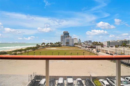 Residential complexes in Miami Beach, Miami-Dade