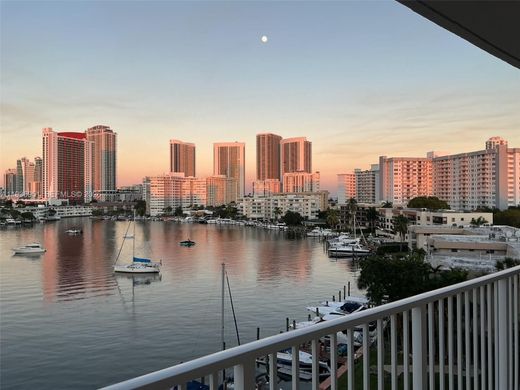 Residential complexes in Hallandale, Broward County