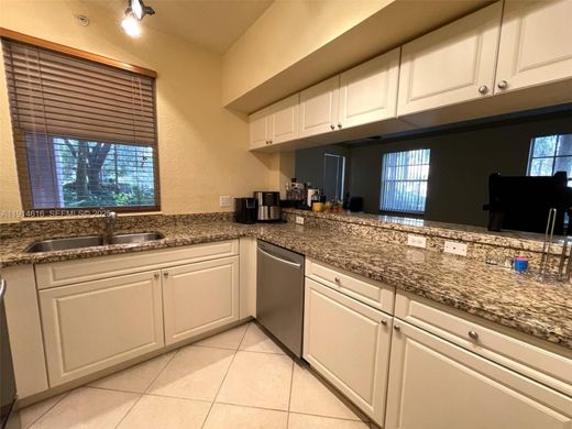 Coral Springs, Broward Countyのアパートメント・コンプレックス