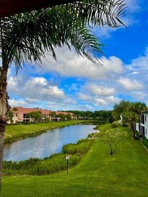 Residential complexes in Boynton Beach, Palm Beach
