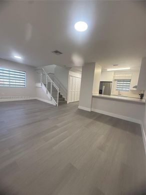 Townhouse in Hialeah, Miami-Dade
