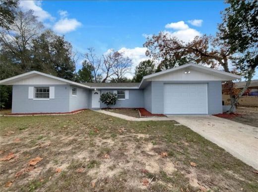 Villa in Arbors of Ocala Mobile Home Park, Marion County