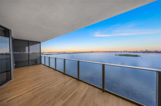 ‏בניין ב  מיאמי, Miami-Dade County