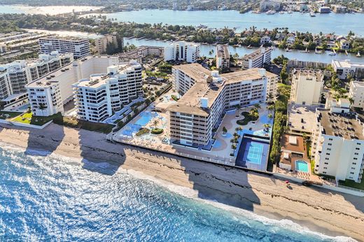 Residential complexes in South Palm Beach, Palm Beach