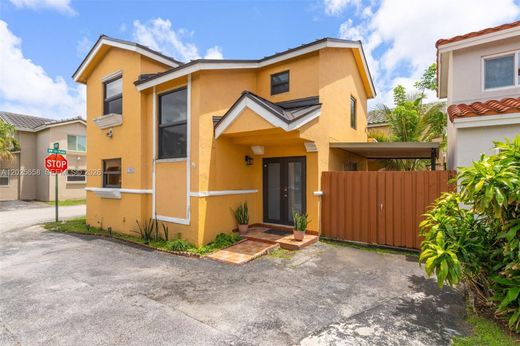 Villa in Miami Terrace Mobile Home, Miami-Dade County