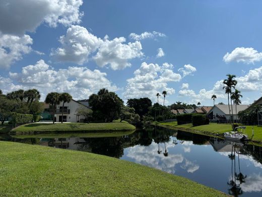 Residential complexes in Wellington, Palm Beach