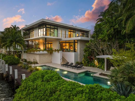 Villa for sale in Miami