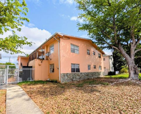 Residential complexes in Homestead, Miami-Dade