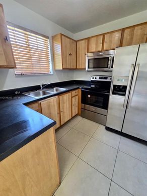 Townhouse in North Miami Beach, Miami-Dade