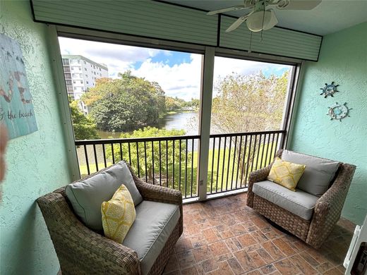 Pompano Beach, Broward Countyのアパートメント・コンプレックス