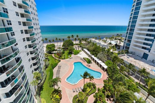 Residential complexes in Hollywood, Broward County