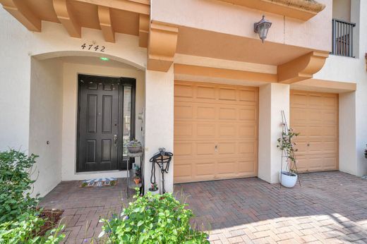 Townhouse in Coconut Creek, Broward County