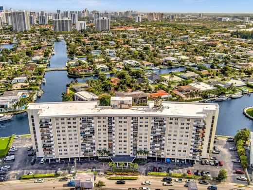 Residential complexes in Hallandale, Broward County