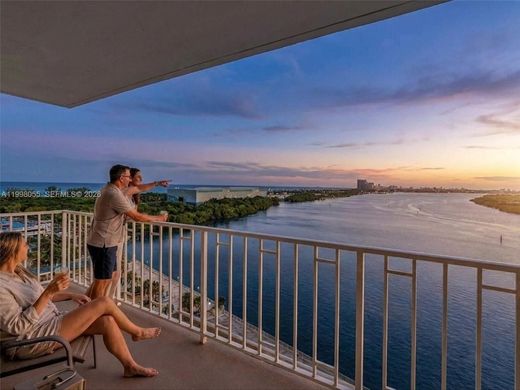 Residential complexes in Sunny Isles Beach, Miami-Dade