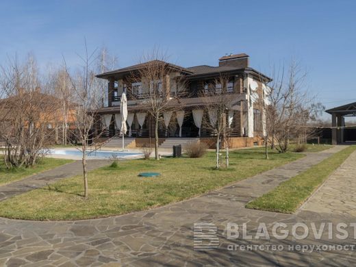 Luxury home in Petrovs’ke, Vinnyts’ka Oblast’
