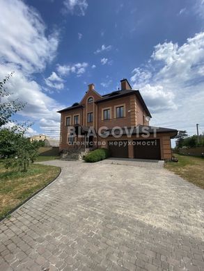 Casa de lujo en Kozyn, Obukhiv Raion