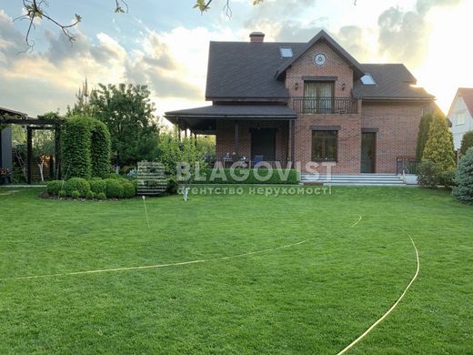 Luxury home in Novyye Bezradichi, Kiev