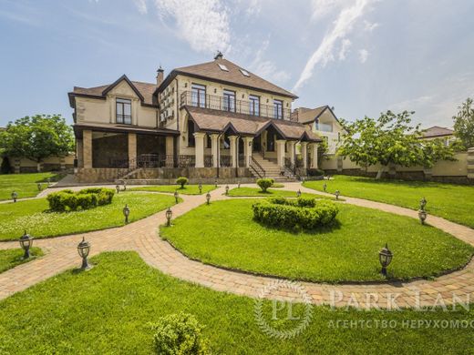 Luxury home in Khodosovka, Kiev