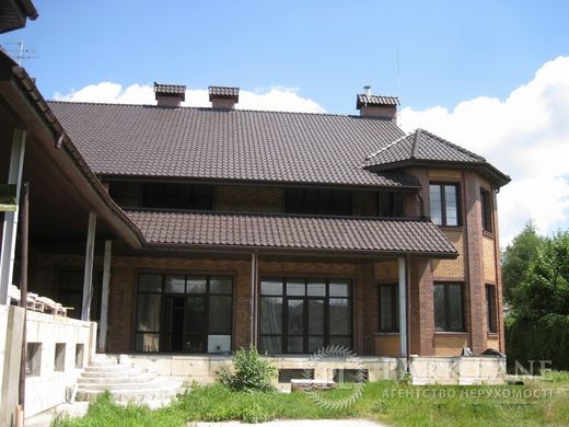 Casa de lujo en Kozyn, Obukhiv Raion