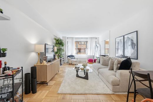 Residential complexes in New York
