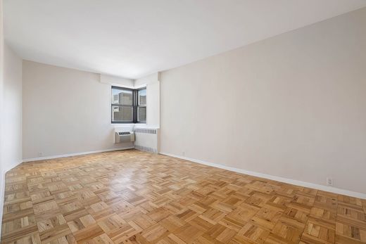 Residential complexes in New York