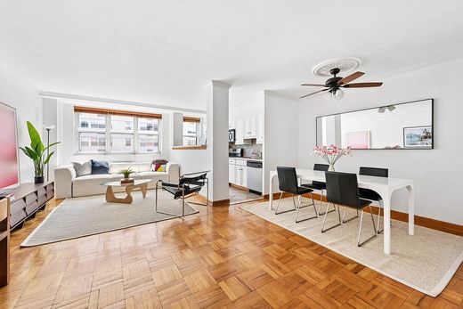 Residential complexes in New York