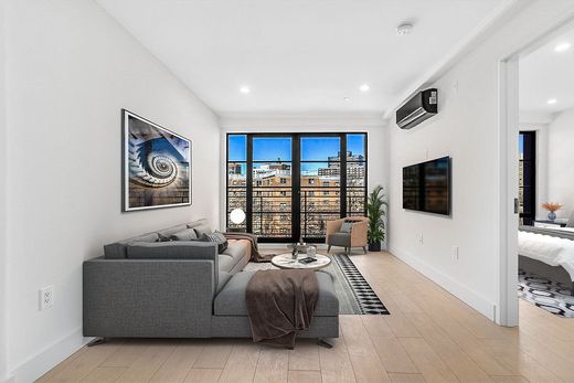 Detached House in Queens, New York