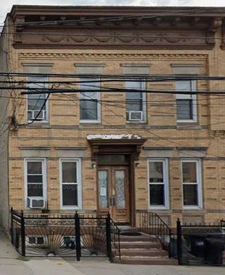 Detached House in Queens, New York