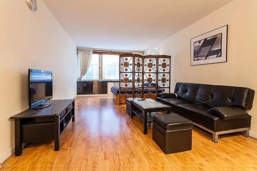 Residential complexes in New York