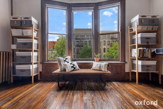 West New York, Hudson Countyのタウンハウス