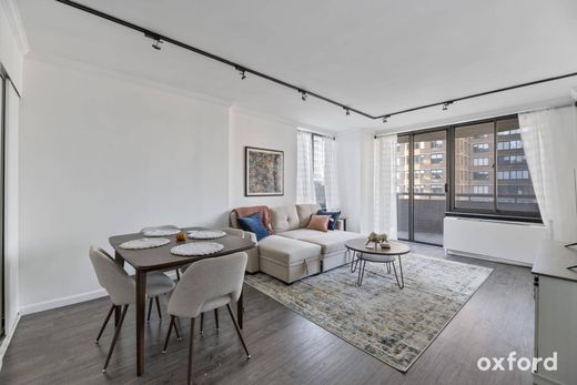 Residential complexes in New York