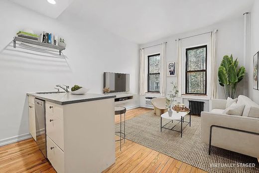 Residential complexes in New York