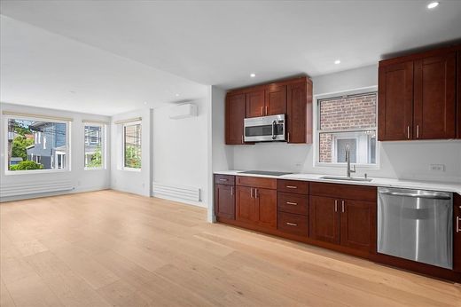 Detached House in Bronxville, Westchester County