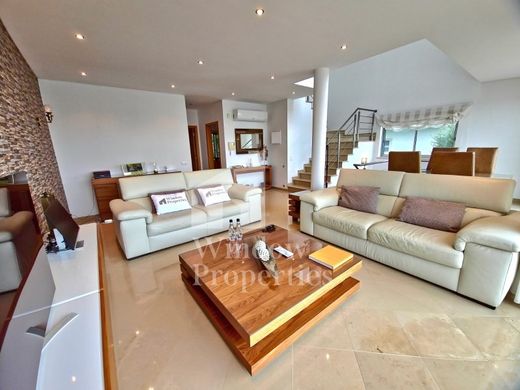 Элитный дом, Лола, Loulé