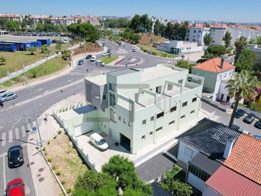 Kamienica w Amadora, Distrito de Lisboa