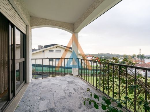 Dom jednorodzinny w Santa Maria da Feira, Distrito de Aveiro