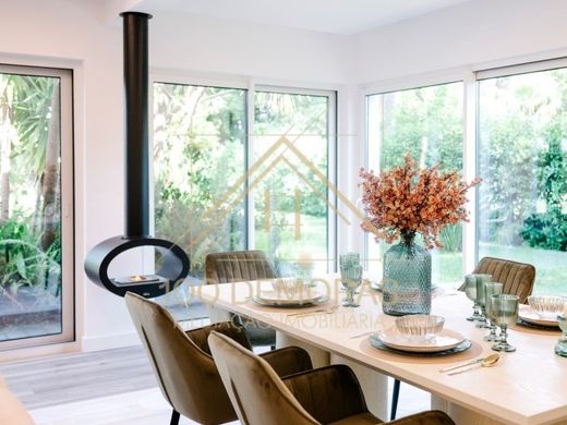 Dom jednorodzinny w Charneca de Caparica, Almada