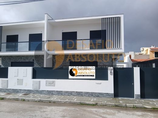 Semidetached House in Seixal, Distrito de Setúbal
