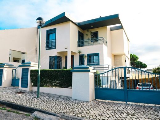 Villa multifamiliale à Loulé, Distrito de Faro