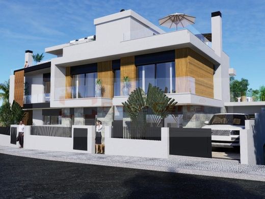 ‏וילה רב-משפחתית ב  Loures, Distrito de Lisboa