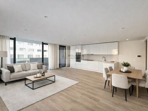 Apartment / Etagenwohnung in Aveiro, Distrito de Aveiro