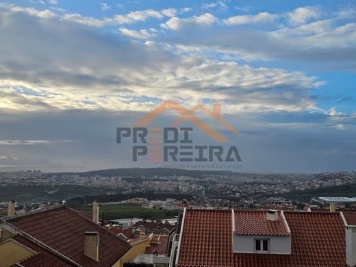 Apartment / Etagenwohnung in Odivelas, Lissabon