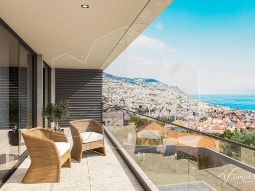 Apartment / Etagenwohnung in Funchal, Madeira