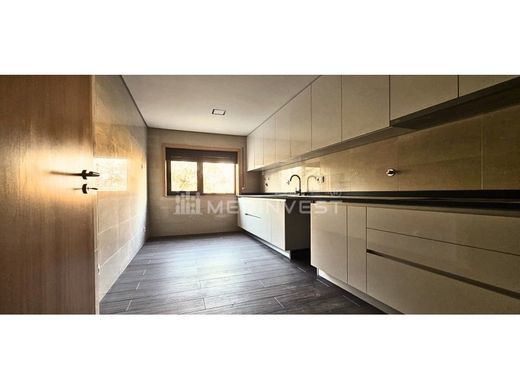 Semidetached House in Vila Nova de Gaia, Distrito do Porto