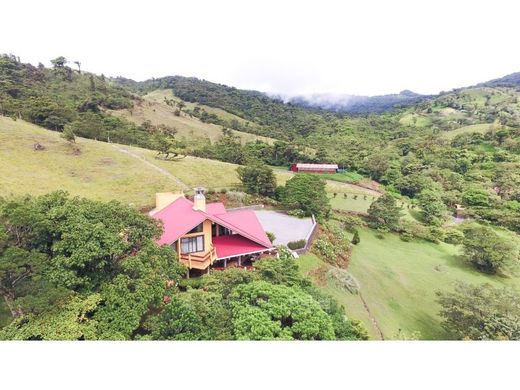 Luxury home in San Ramón, Provincia de Alajuela