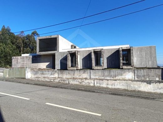 Dom jednorodzinny w Santa Maria da Feira, Distrito de Aveiro