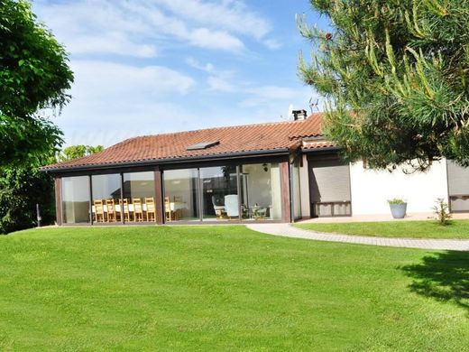 Вилла, Вильнев-сюр-Ло, Lot-et-Garonne