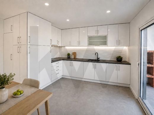 Apartment / Etagenwohnung in Seixal, Distrito de Setúbal