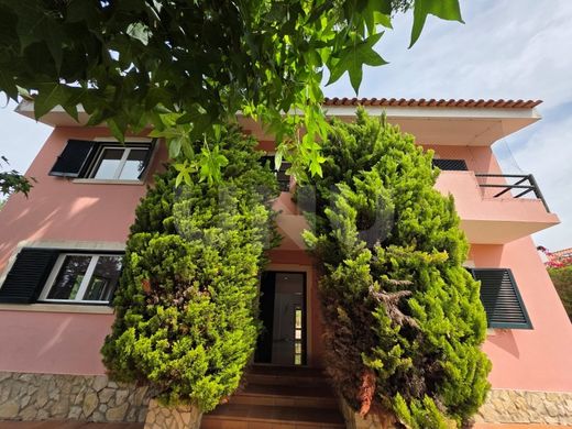 Luxury home in Aroeira, Almada