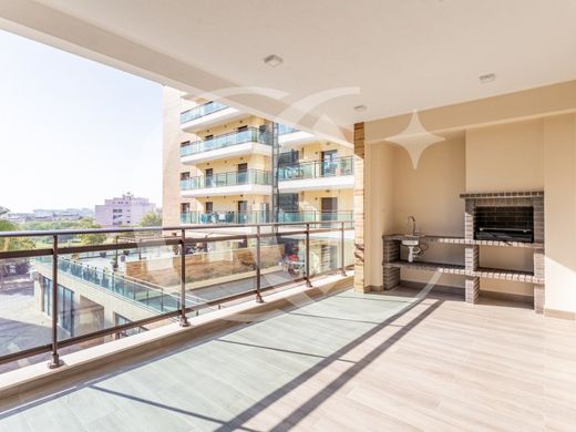 Apartment / Etagenwohnung in Loures, Lissabon